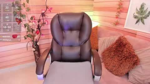Snapshot of marien_thomson_ chatting on February 15, 11:49 pm Marien online show from February 15, 11:49 pm