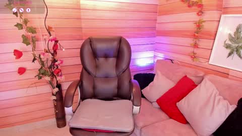 Snapshot of marien_thomson_ chatting on February 19, 10:20 pm Marien online show from February 19, 10:20 pm