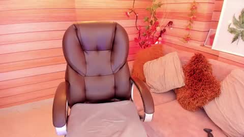 Snapshot of marien_thomson_ chatting on February 11, 5:05 am Marien online show from February 11, 5:05 am