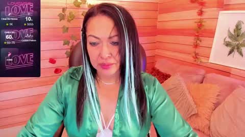 Snapshot of marien_thomson_ chatting on January 27, 2:10 am Marien online show from January 27, 2:10 am