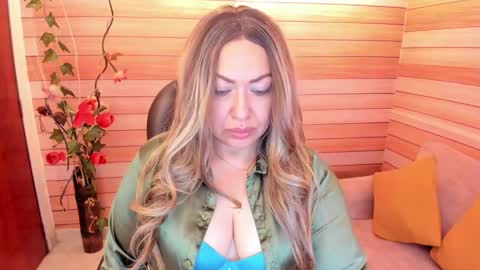 Snapshot of marien_thomson_ chatting on September 11, 2:12 am Marien online show from September 11, 2:12 am