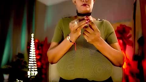 Snapshot of mariicha chatting on October 5, 7:02 am Nikita - Scroll down and read my bio please. New Pictures in Bio online show from October 5, 7:02 am