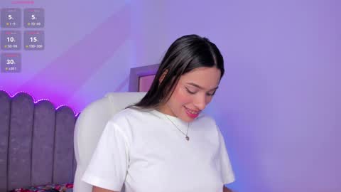 Snapshot of mariilyn_rouse_ chatting on December 12, 5:31 am Marilyn online show from December 12, 5:31 am