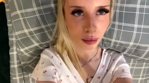 Amelia online show from October 2, 12:21 pm