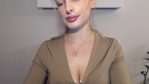 MarilynDevilish online show from December 13, 3:43 pm