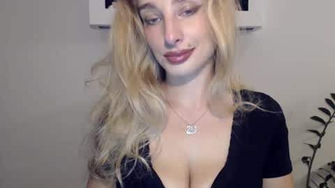 MarilynDevilish online show from December 9, 9:27 pm