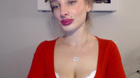 MarilynDevilish online show from December 18, 8:25 pm