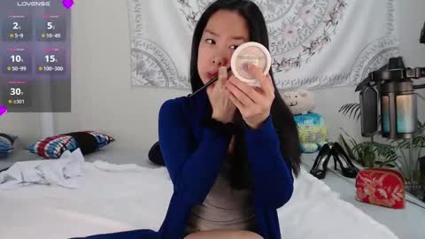 Snapshot of marissapeach chatting on December 17, 2:55 pm MarissaPeach online show from December 17, 2:55 pm