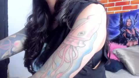 Snapshot of marllena chatting on February 11, 11:53 am mar online show from February 11, 11:53 am