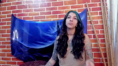 Snapshot of marllena chatting on December 27, 11:28 am mar online show from December 27, 11:28 am