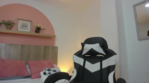 Snapshot of maroly_21 chatting on October 16, 2:14 am Maly online show from October 16, 2:14 am