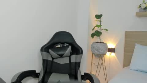 Snapshot of maroly_21 chatting on October 7, 2:05 am Maly online show from October 7, 2:05 am