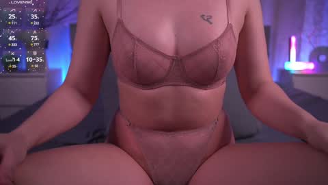  Abby and Leia online show from December 12, 5:10 am