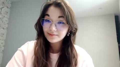 Mia online show from June 14, 9:53 am