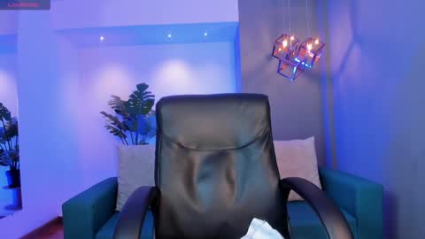 Snapshot of martina_mancinii chatting on December 6, 11:44 am Martina online show from December 6, 11:44 am