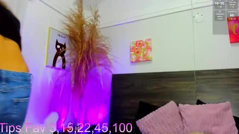 Snapshot of martina_miiller chatting on October 22, 12:10 pm martina mIIler online show from October 22, 12:10 pm