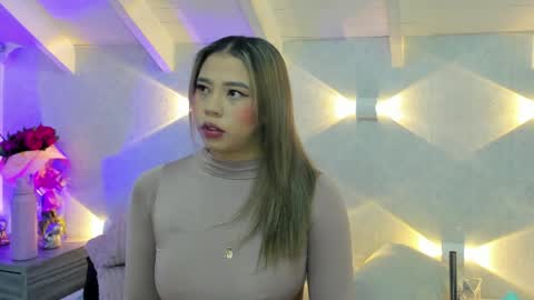 martina mIIler online show from April 16, 11:43 am