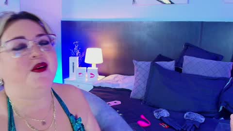 Martina Caicedo online show from December 4, 9:40 am