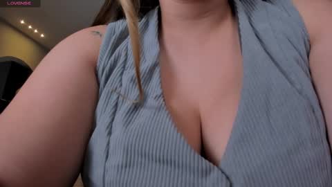 Snapshot of martinnabonnet chatting on February 14, 10:49 am Martinna Bonnet online show from February 14, 10:49 am
