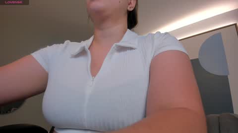Snapshot of martinnabonnet chatting on January 12, 10:23 am Martinna Bonnet online show from January 12, 10:23 am