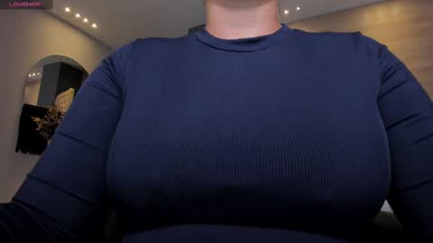 Snapshot of martinnabonnet chatting on March 5, 10:22 am Martinna Bonnet online show from March 5, 10:22 am