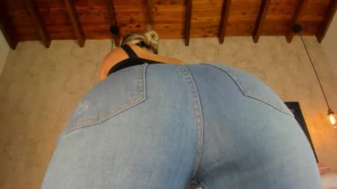 Snapshot of marttina_ruiz chatting on October 28, 7:52 pm Martina online show from October 28, 7:52 pm