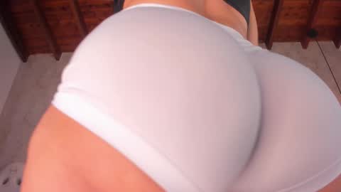 Snapshot of marttina_ruiz chatting on October 16, 8:33 pm Martina online show from October 16, 8:33 pm