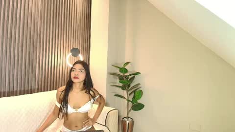 Snapshot of mary_cute9 chatting on March 11, 12:39 pm mary_cute9 online show from March 11, 12:39 pm