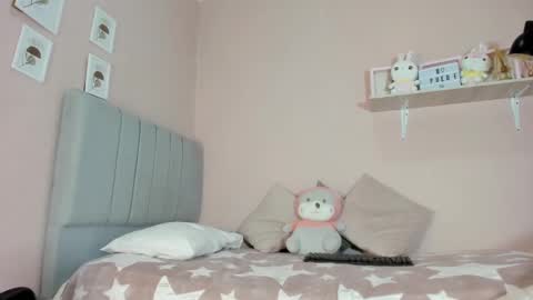 Snapshot of mary_cute9 chatting on October 6, 12:11 pm mary_cute9 online show from October 6, 12:11 pm