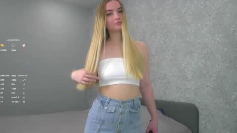 Snapshot of mary_laand chatting on October 11, 3:00 am Mary . online show from October 11, 3:00 am