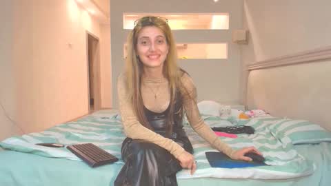 Snapshot of marya442004 chatting on October 16, 8:00 pm marya442004 online show from October 16, 8:00 pm