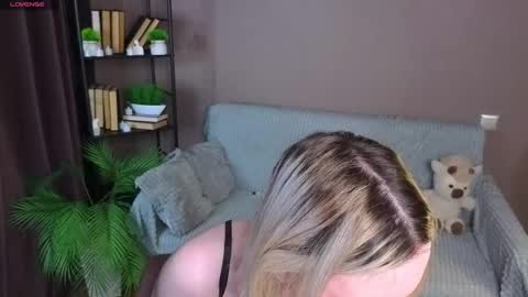 Mary online show from May 25, 1:26 am