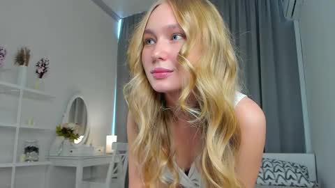 Hannah 3 online show from September 19, 10:47 am