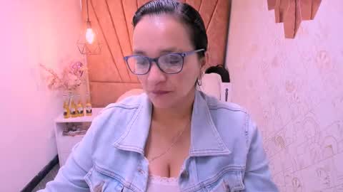 Snapshot of marylinmilf chatting on September 17, 7:56 pm Marylin online show from September 17, 7:56 pm