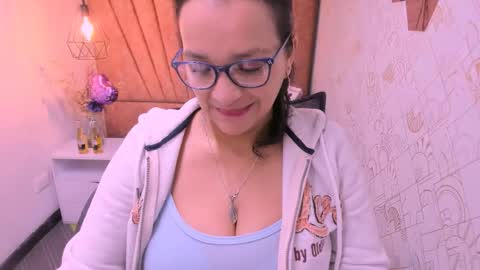 Snapshot of marylinmilf chatting on October 25, 8:37 pm Marylin online show from October 25, 8:37 pm