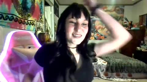 MarylynnJane online show from December 13, 4:11 am