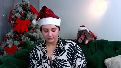 Snapshot of marymurrays chatting on December 25, 8:39 pm MaryMurrays online show from December 25, 8:39 pm