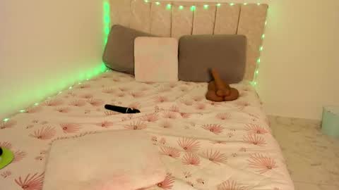 Mary  online show from September 30, 2:06 am