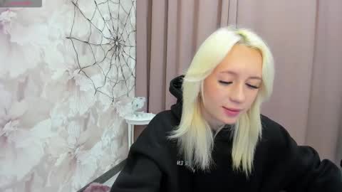 Luucy UTC1 Mon Tue Wed Thu Fri 0500-1130 online show from November 3, 2:37 am