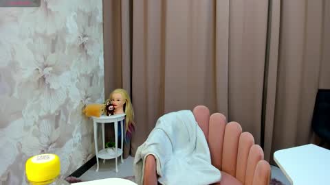 Luucy UTC1 Mon Tue Wed Thu Fri 0500-1130 online show from October 24, 2:51 am