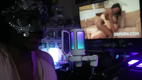 Snapshot of maskedmilf822397 chatting on October 25, 8:33 am maskedmilf822397 online show from October 25, 8:33 am