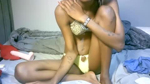 maskgang001 online show from October 5, 4:28 am