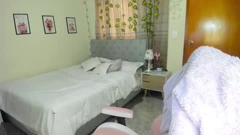 Snapshot of matilde27 chatting on October 17, 11:57 am Daniela online show from October 17, 11:57 am