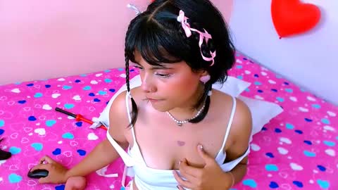 Snapshot of mattilda_18 chatting on February 17, 9:00 pm mattilda_18 online show from February 17, 9:00 pm