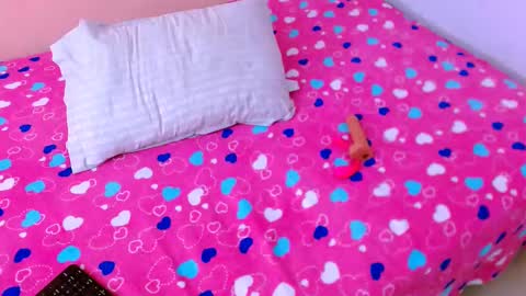 Snapshot of mattilda_18 chatting on February 22, 8:59 pm mattilda_18 online show from February 22, 8:59 pm