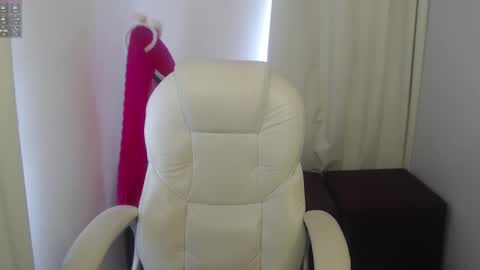 mature_2025 online show from February 25, 5:08 pm