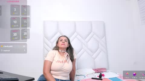 Snapshot of mature_hard_ chatting on October 31, 9:41 pm ISABEL online show from October 31, 9:41 pm