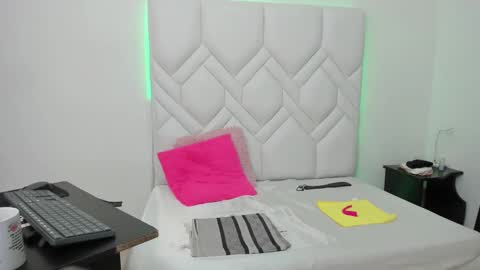 Snapshot of mature_hard_ chatting on February 21, 9:32 pm ISABEL online show from February 21, 9:32 pm