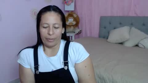 Snapshot of mature_martina_ chatting on October 10, 12:15 am Martina online show from October 10, 12:15 am