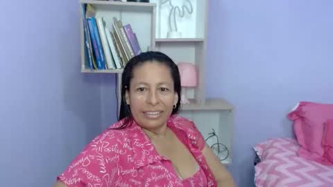 Snapshot of mature_martina_ chatting on October 27, 11:43 pm Martina online show from October 27, 11:43 pm